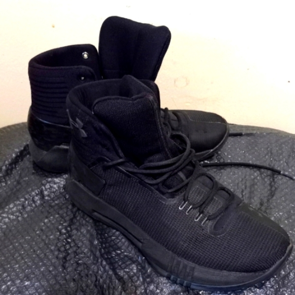 *SOLD *MEN'S UNDER ARMOUR SNEAKERS